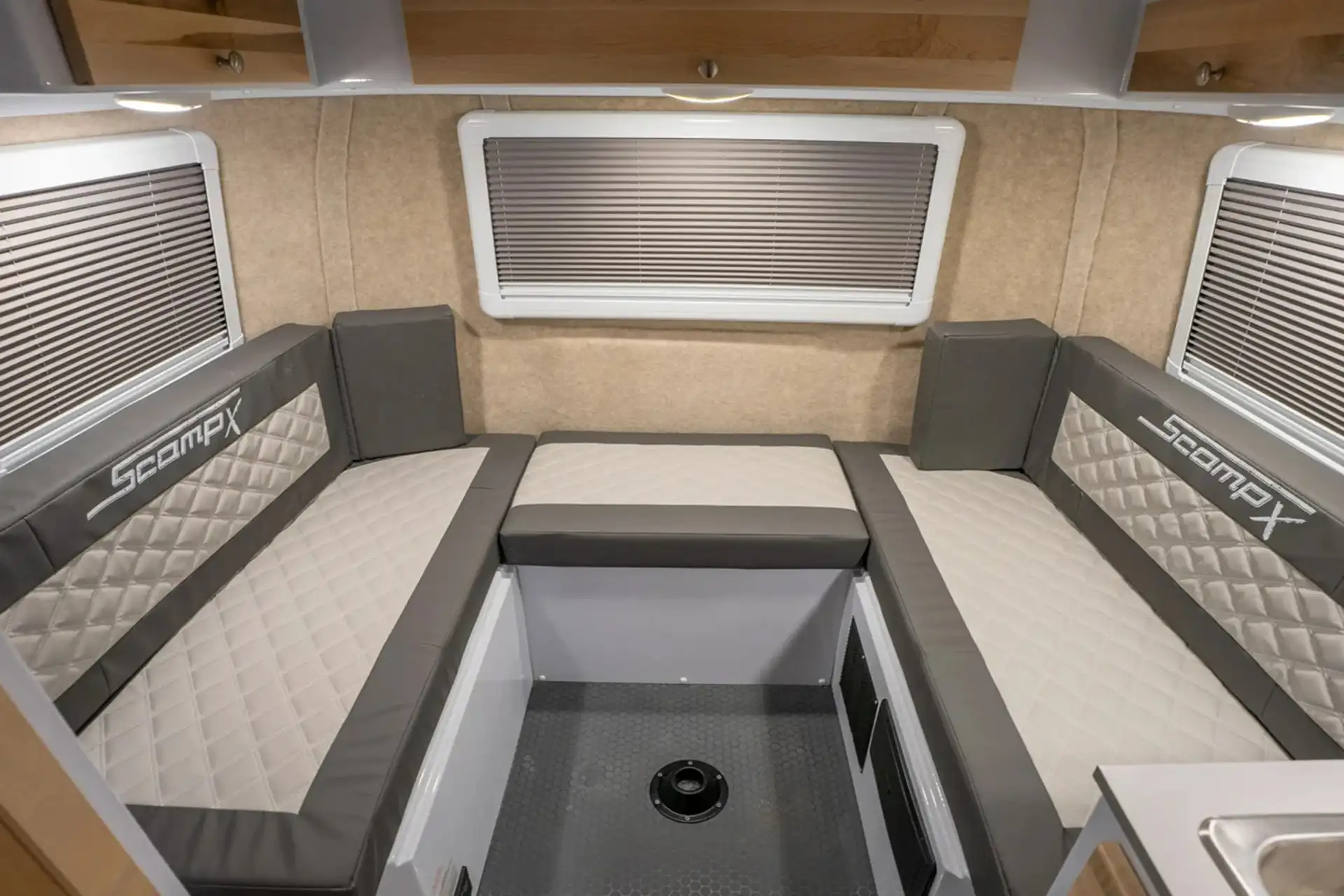 مبل‌های راحتی کمپر اسکمپ ایکس