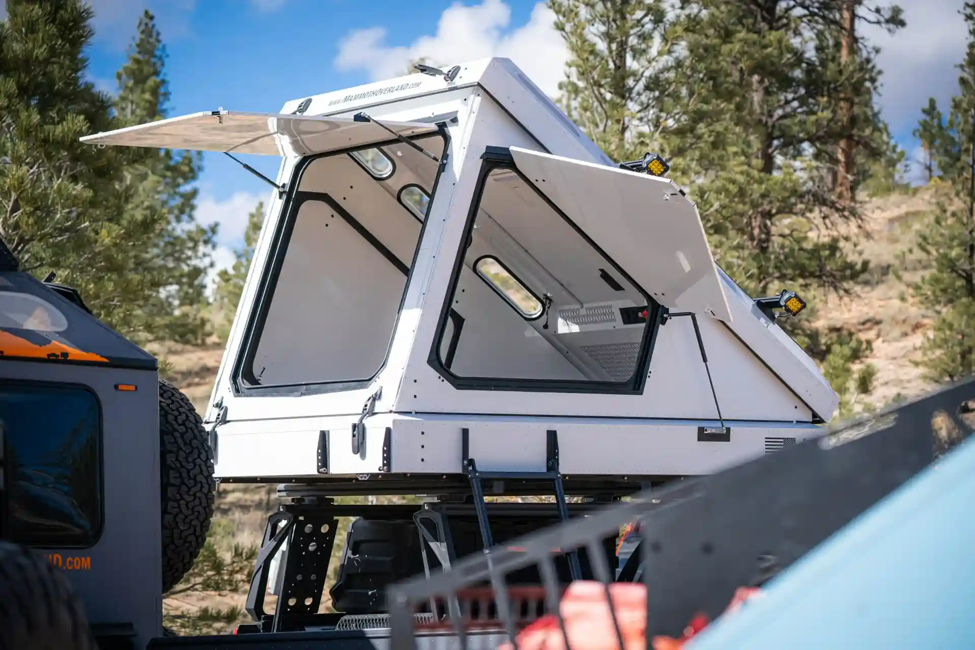 پنجره‌های کمپر سقفی SKL