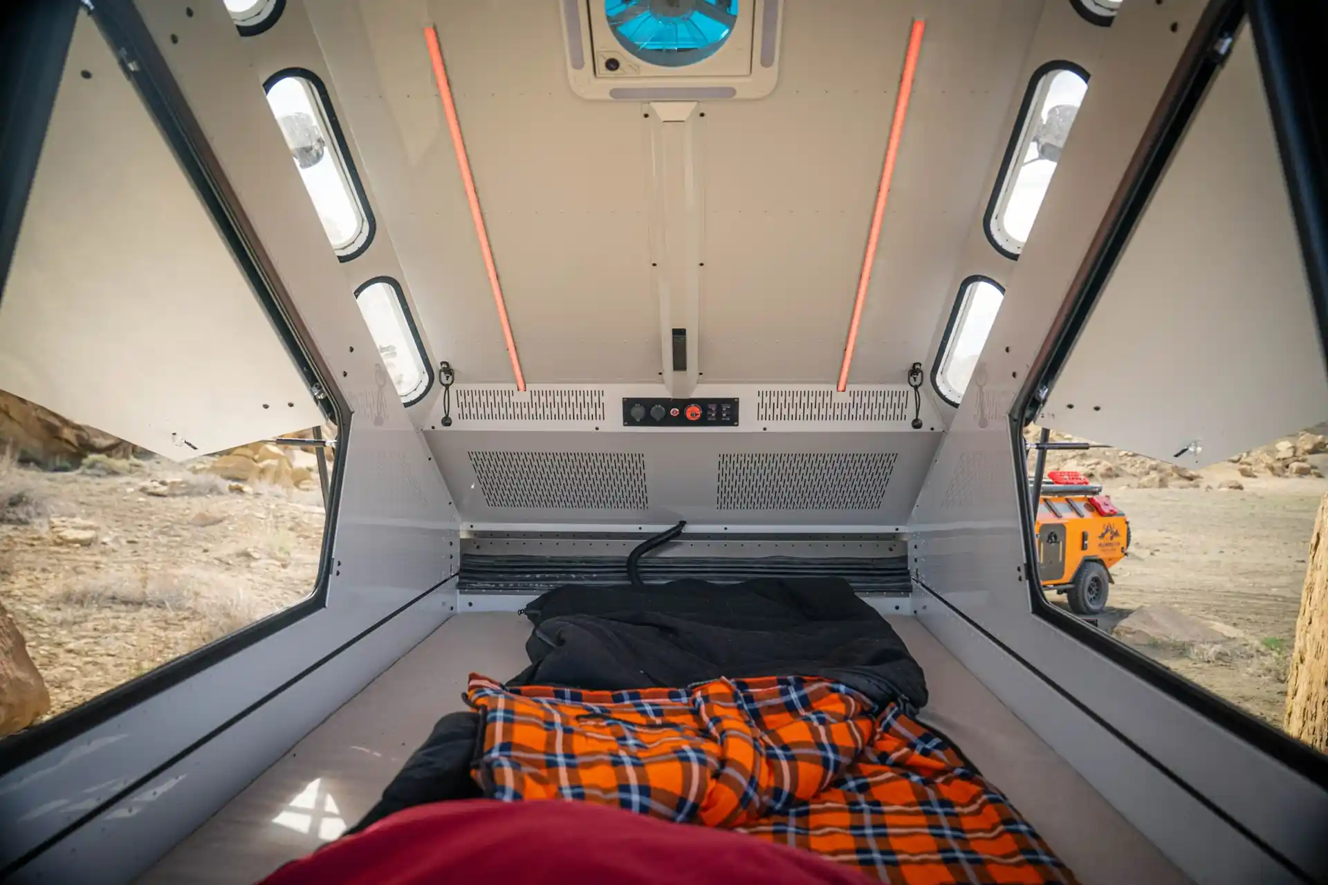 فضای داخلی کمپر سقفی SKL