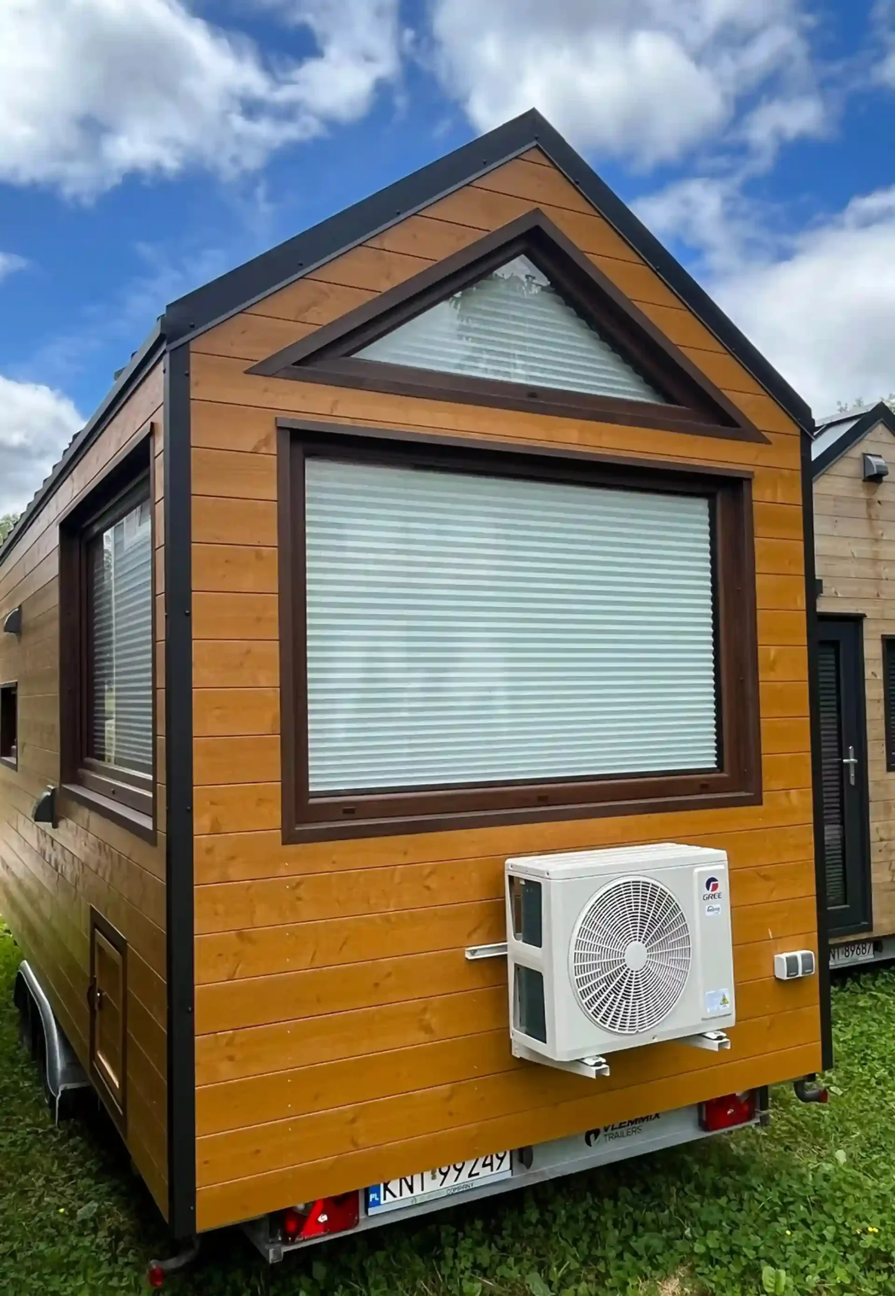 قرارگیری خانه سوفیا روی تریلر