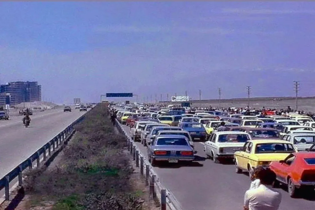 تصویری قدیمی از ترافیک اتوبان تهران - کرج در سال 1356