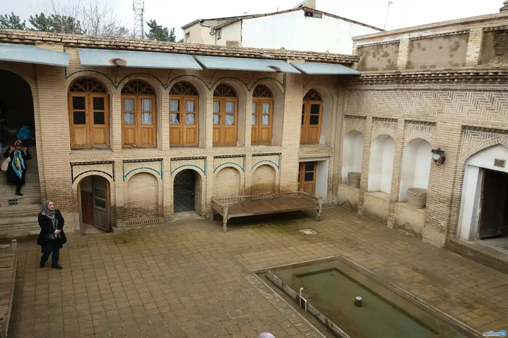 موزه مردم‌شناسی بروجرد کجاست؟