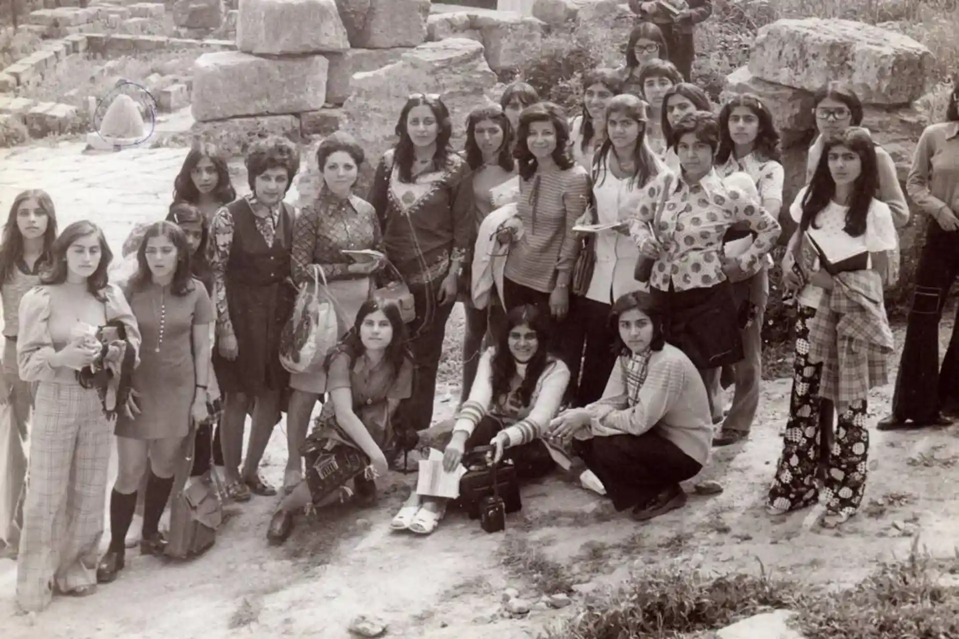 تصویری از سفر علمی تفریحی دختران اهواز به آتن در سال 1352