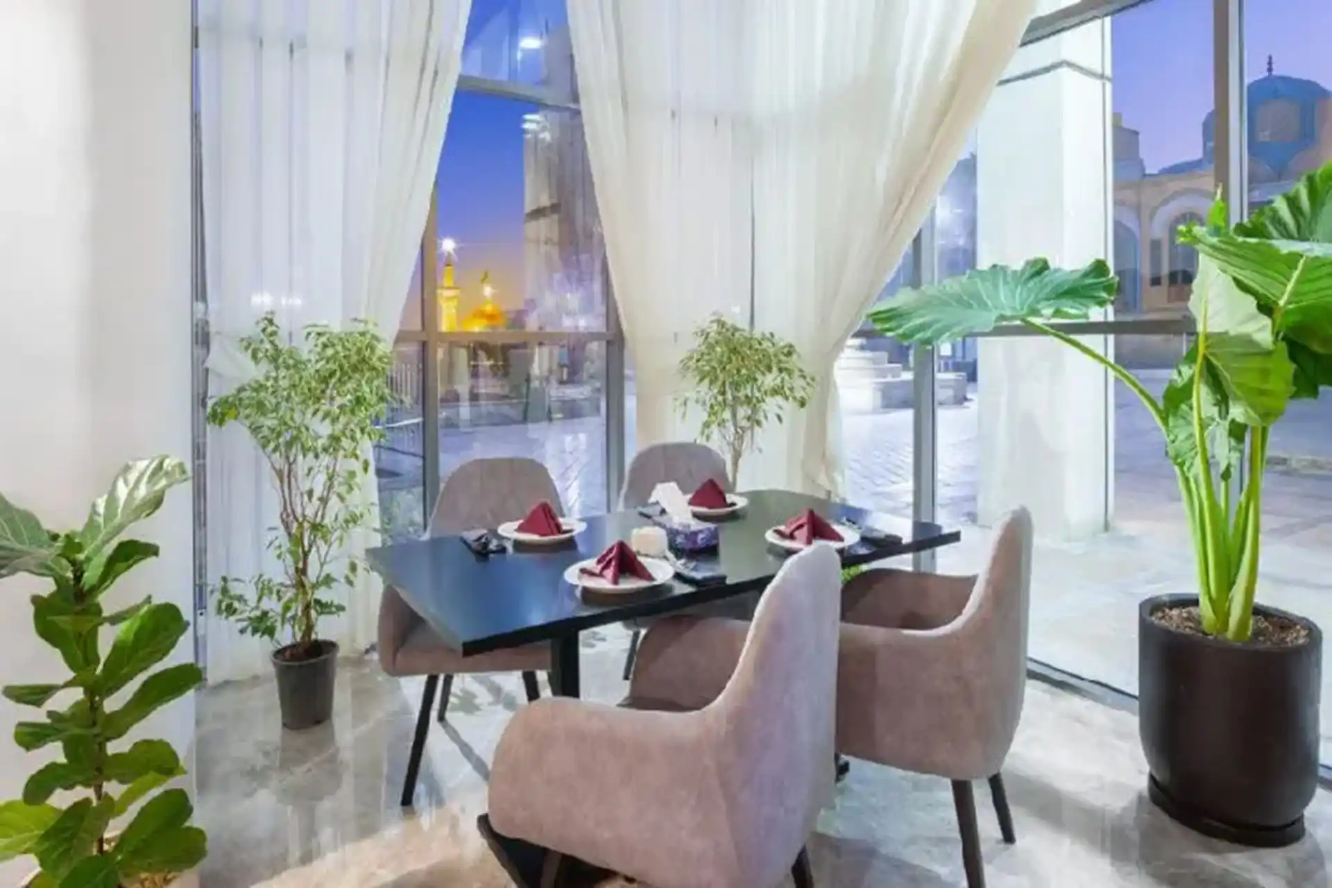 بهترین کترینگ نزدیک حرم امام رضا برای تهیه غذا