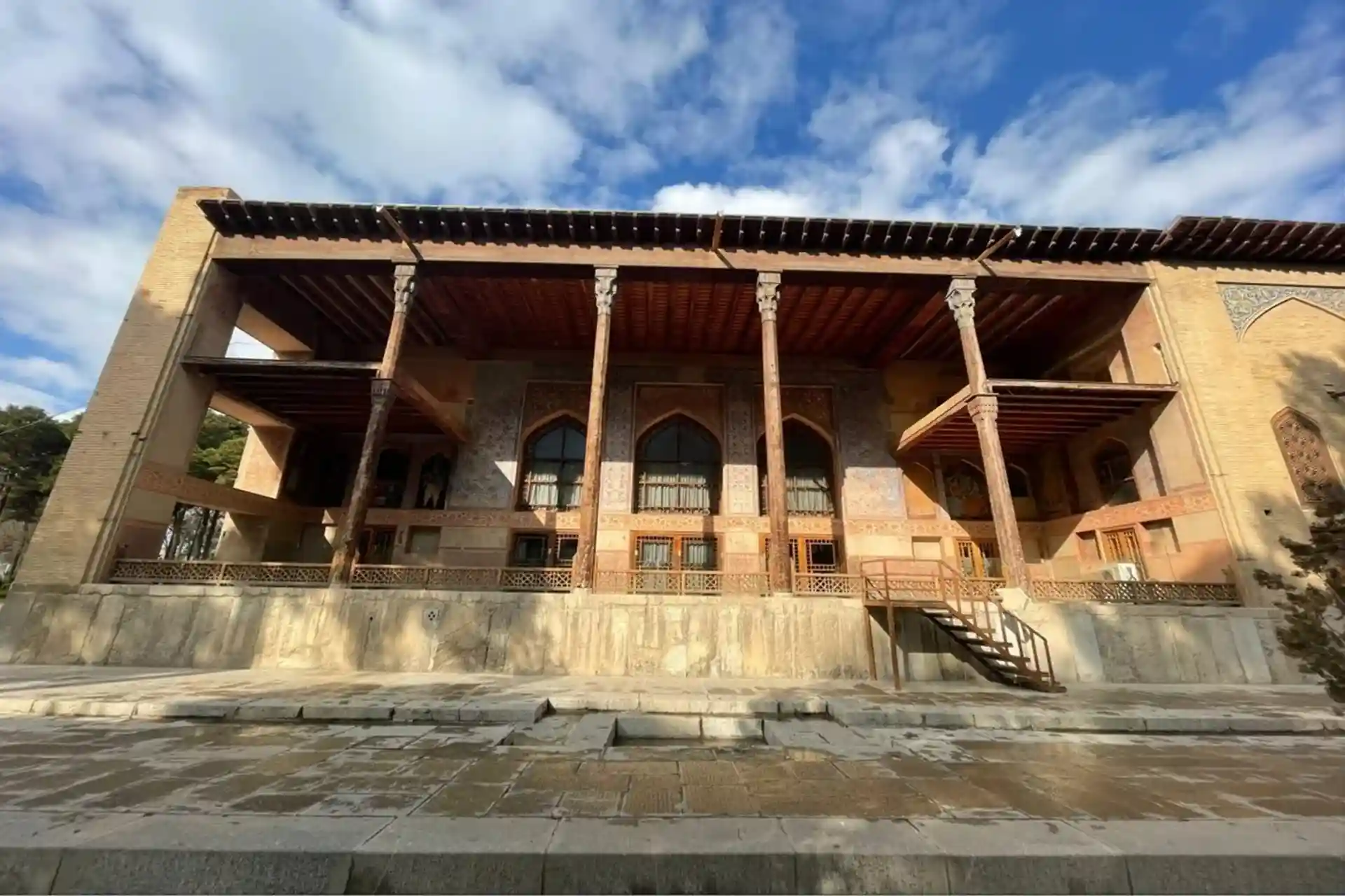 تاریخچه کاخ چهلستون اصفهان