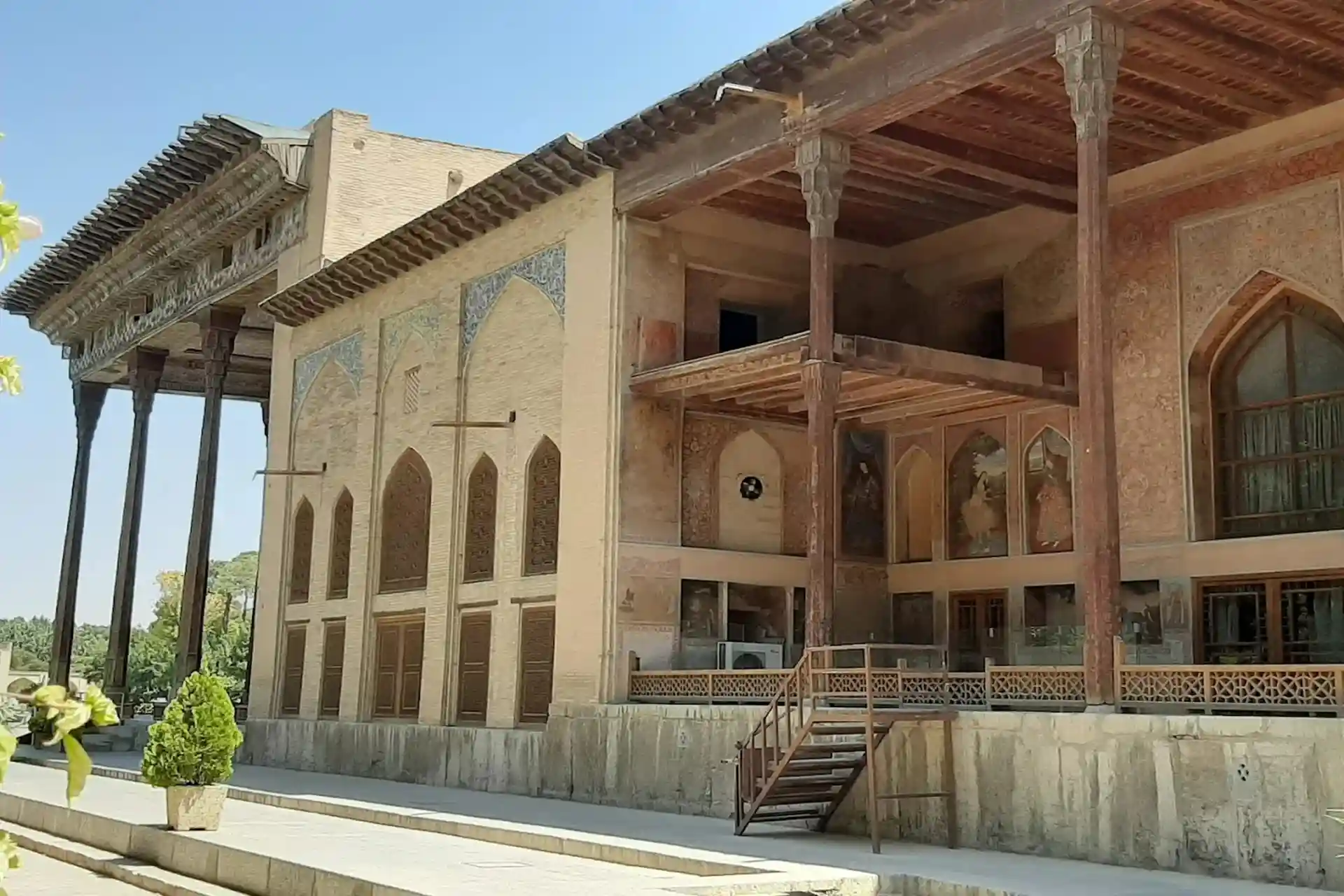 ایوان کاخ چهلستون اصفهان