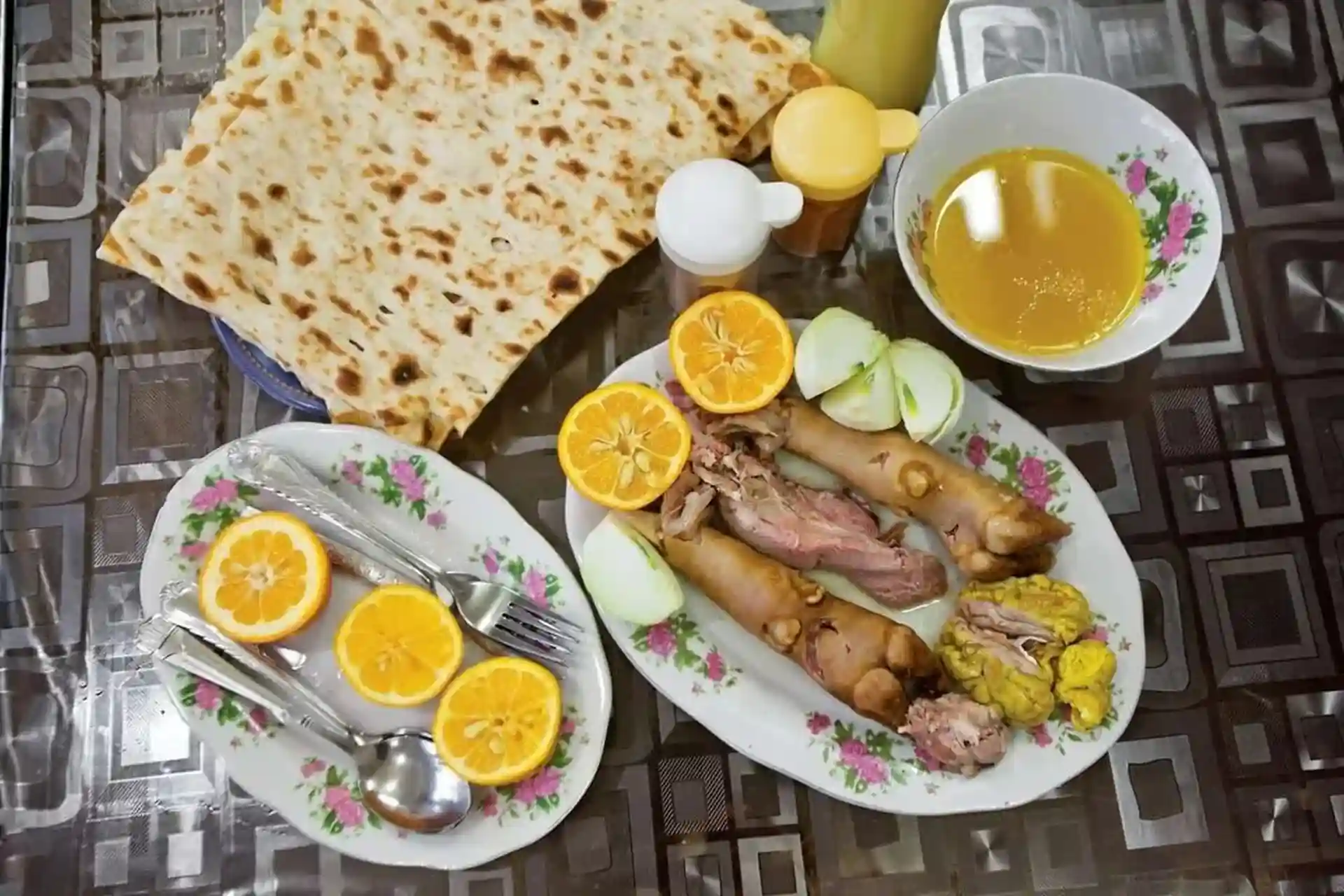 آیین کله‌پاچه‌خوری در روستای مغیطیه آبادان