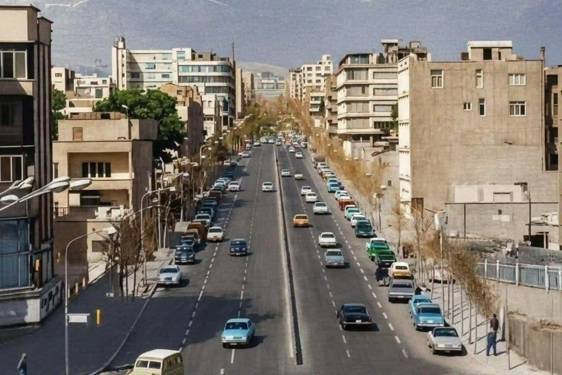 تصویر رنگی‌شده از میدان فردوسی تهران در دهه 1340