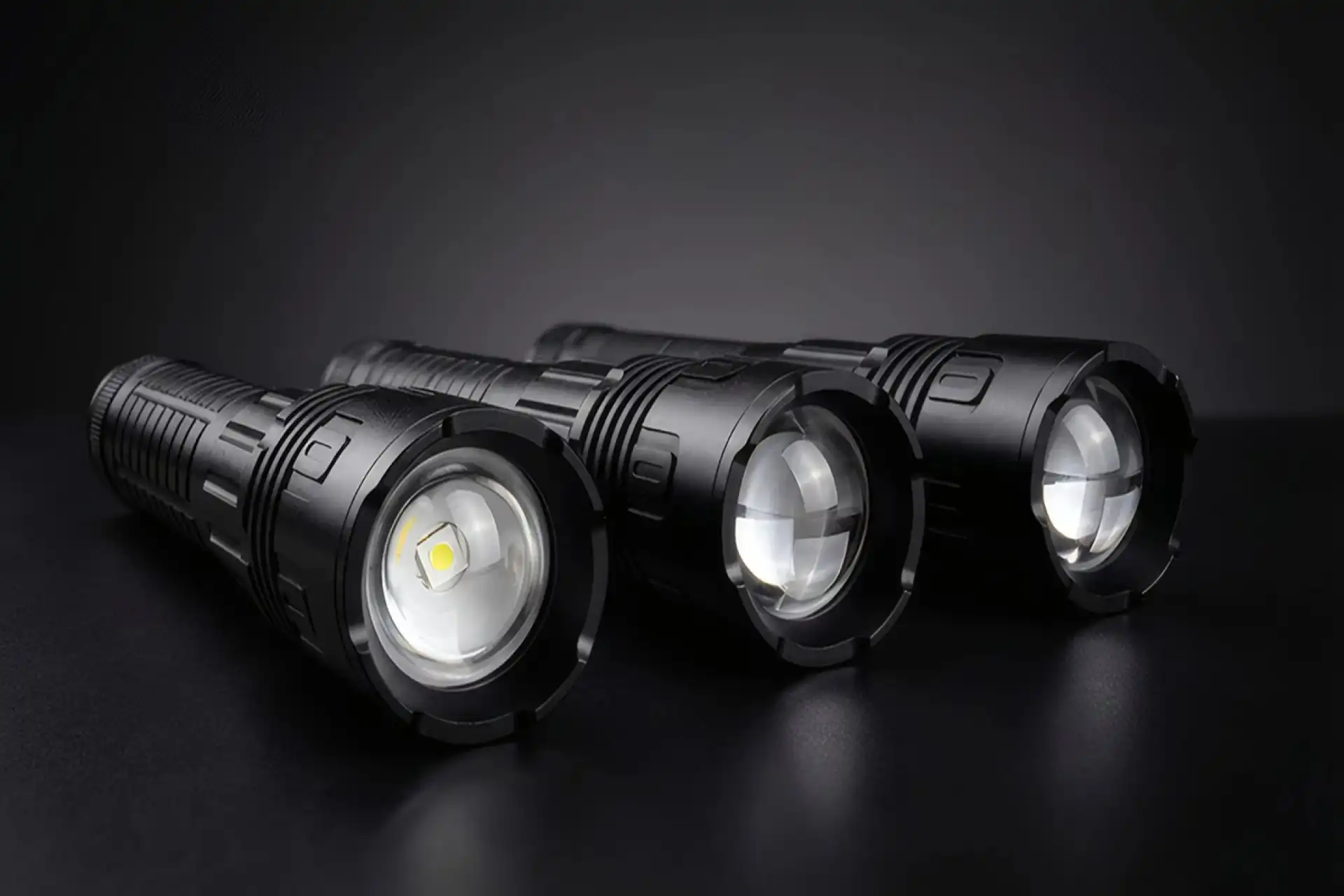 چراغ‌قوه سدیوم‌فراست‌گلو در دمای 40- درجه کار می‌کند