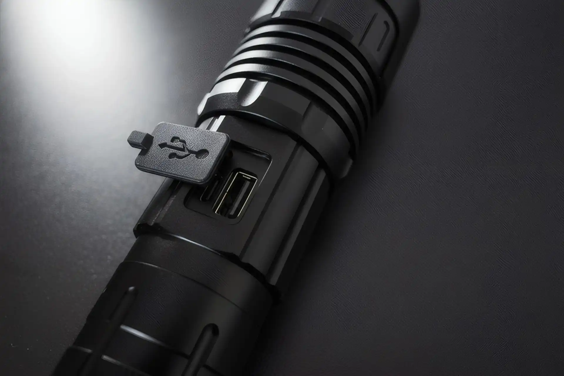 درگاه شارژ کردن چراغ‌قوه سدیوم‌فراست‌گلو