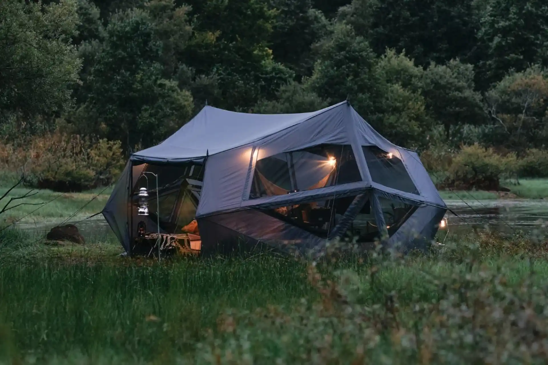 چادر گریهوس در حالت باز شده