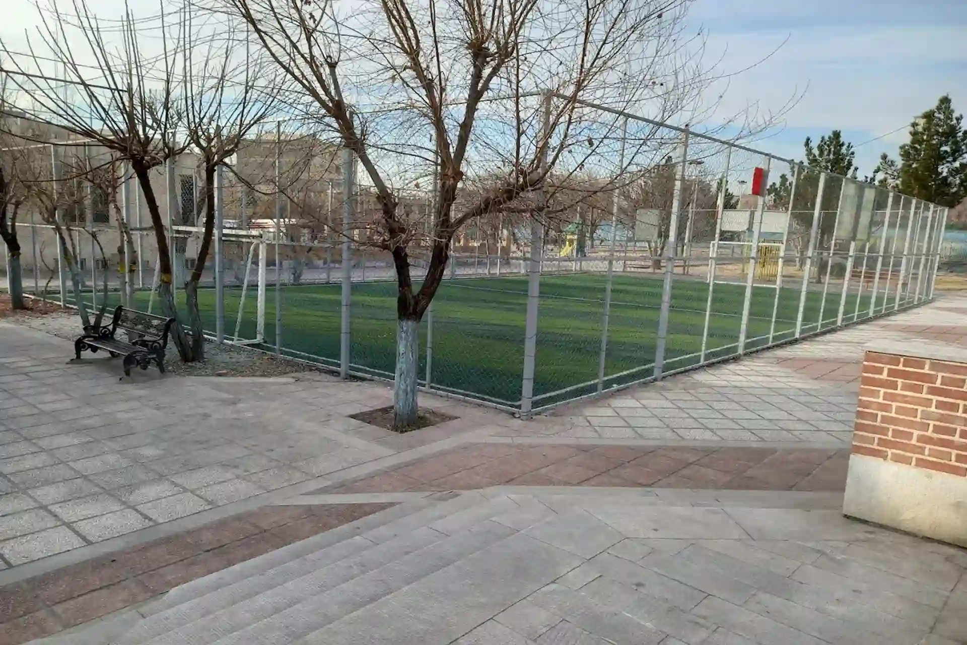 زمین فوتبال پارک معلم رباط کریم