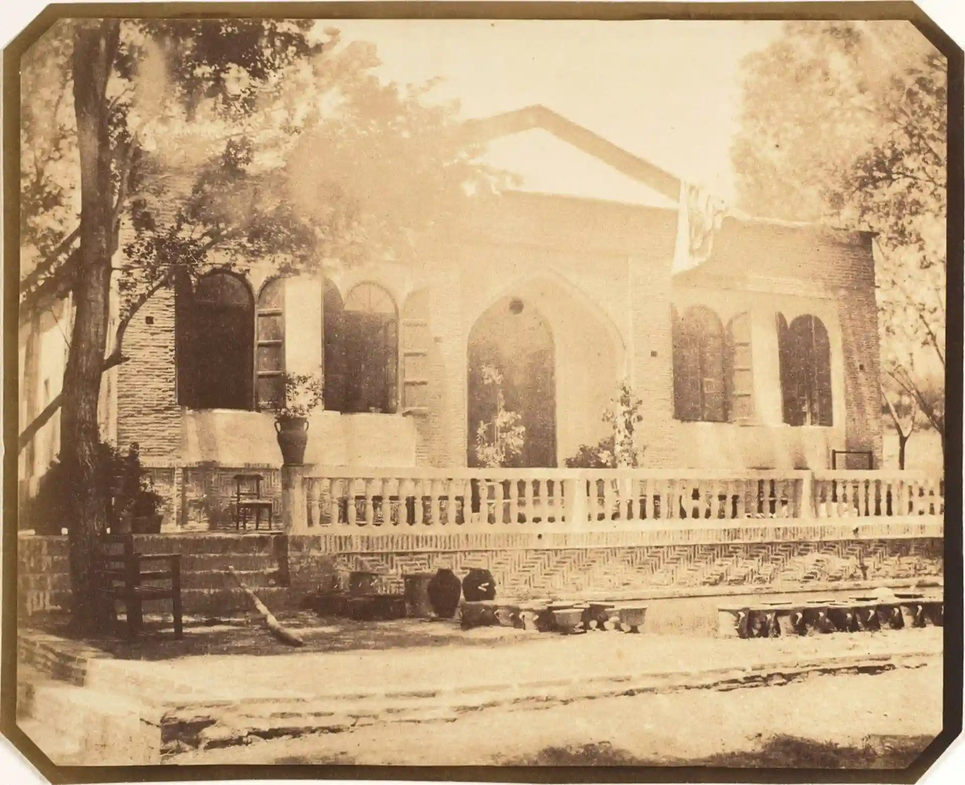 تصویری از باغ سفارت روسیه در تهران که مربوط به سال 1858 است