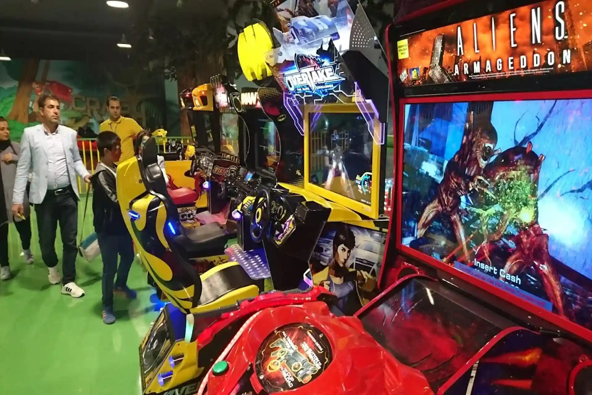 شهربازی مرکز خرید سارا رباط کریم