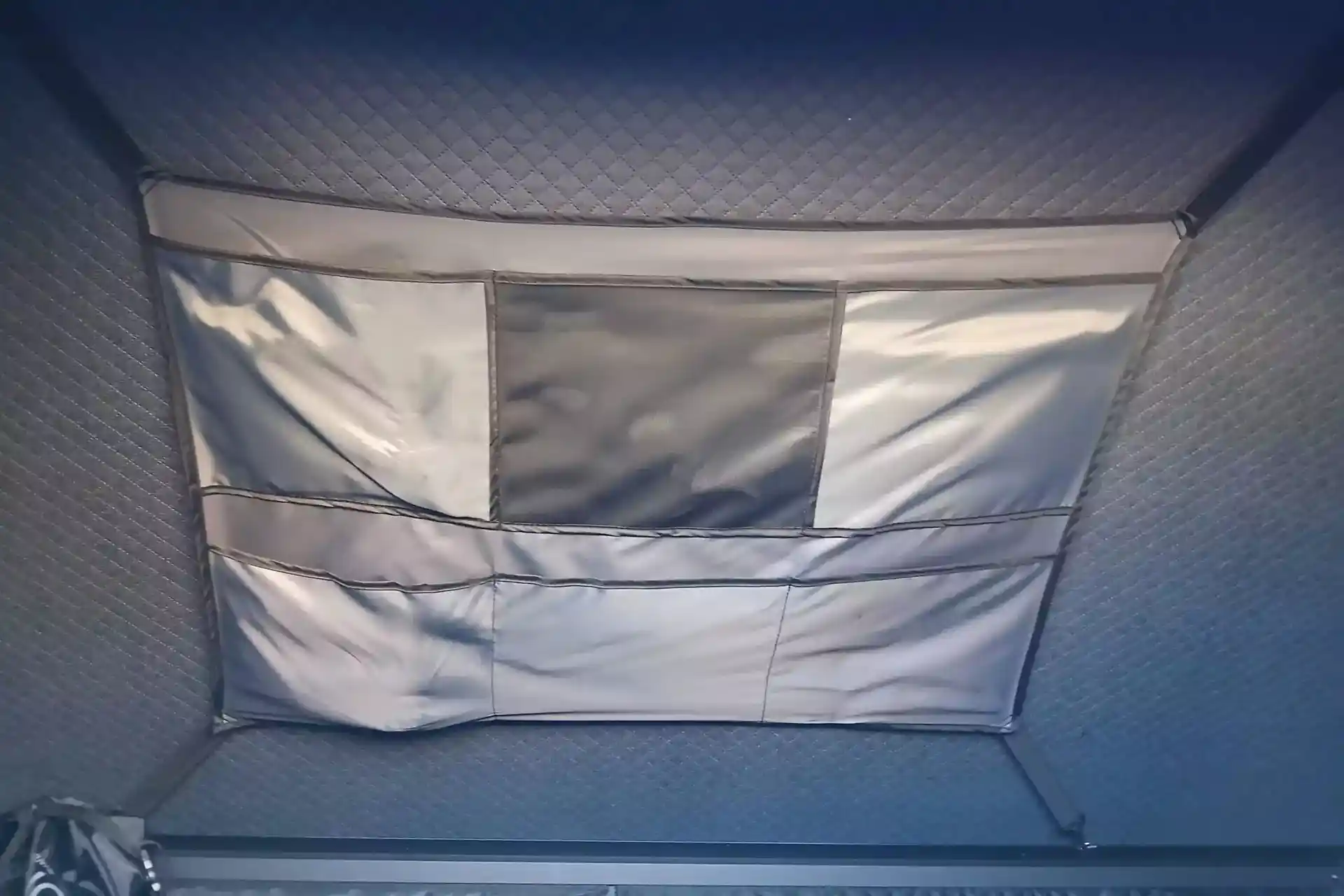 سقف چادر ویژن ایکس-ال در حالت بسته