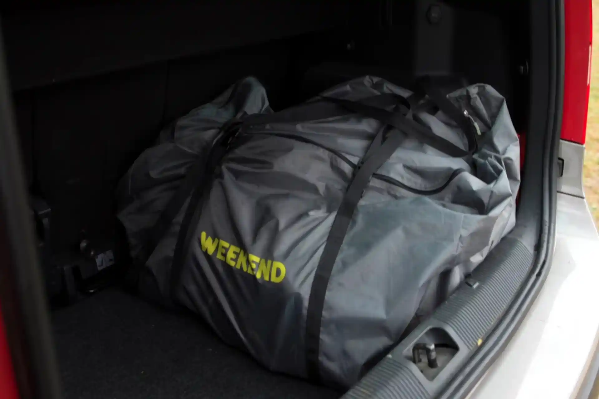 چادر ویکند در حالت بسته