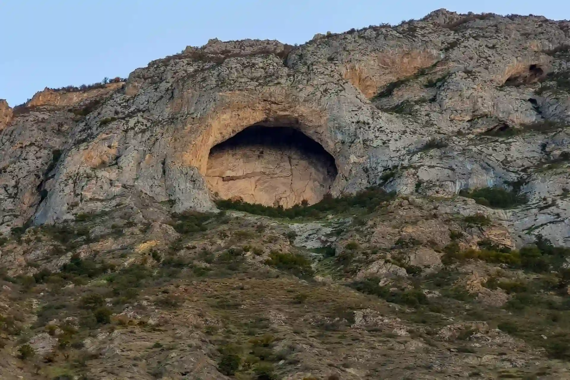 غار اسپهبد خورشید