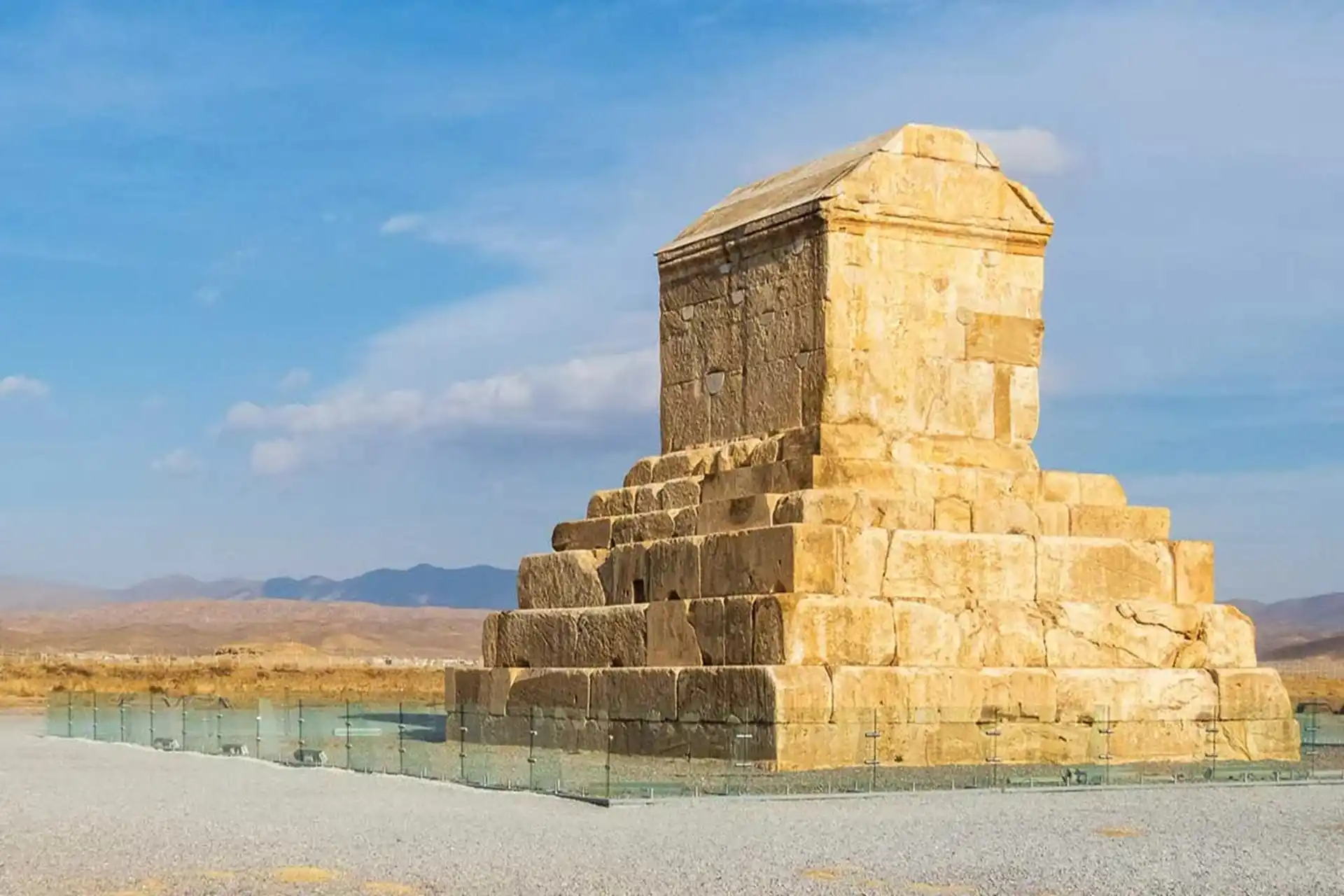 آرامگاه کوروش